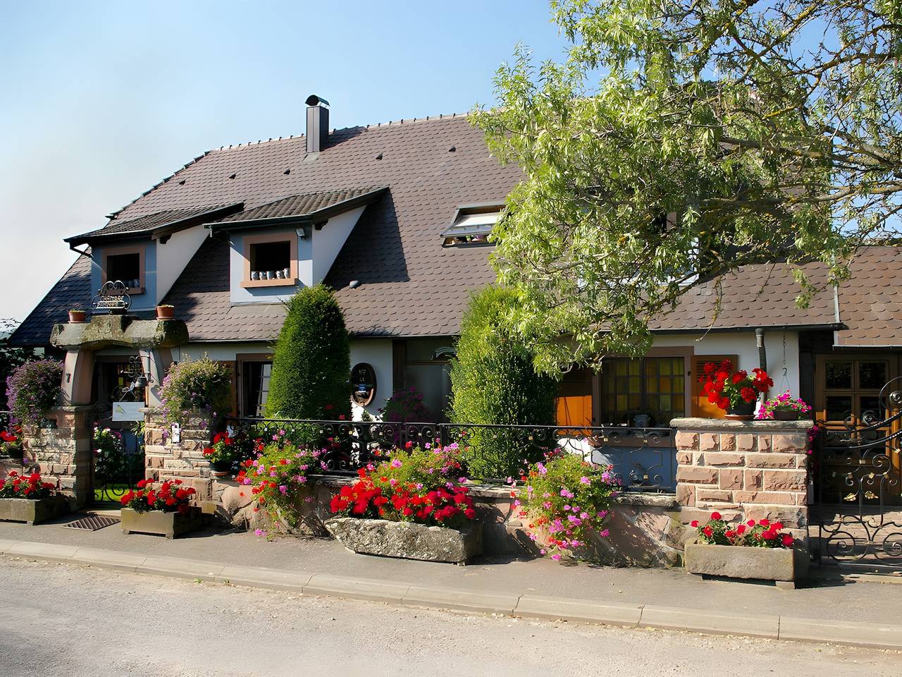 Ganze Wohnung, Ferienwohnung „Gîte Éclat De Soleil“ mit privater Terrasse, Gemeinschaftsgarten & Wlan in Beblenheim, Rappoltsweiler und Umgebung