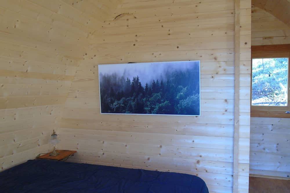 The Big Pine Cone in the 3 Trees, Agnone, Molise. 4* comfort in the tree house in Agnone Isernia, Alto Molise