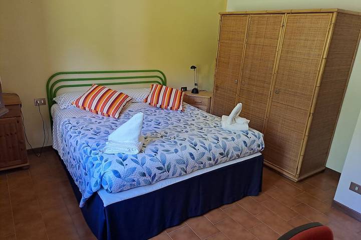 Chalet independiente, fresco, soleado y tranquilo con amplio jardín. in Barni, Lago de Como
