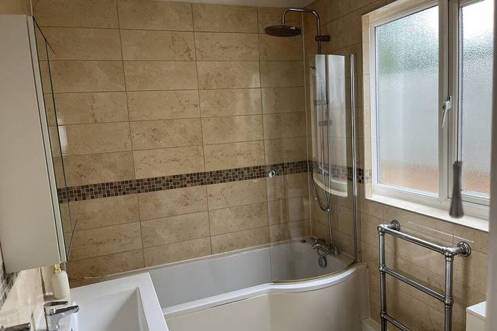 3 Bed House - Sleeps 5 - Garden - Parking - Wifi in Dartford, Kent