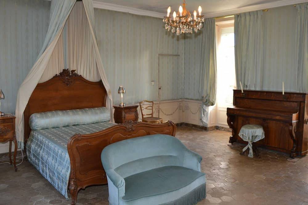 Château Directoire avec Piscine Privée et Jardin in Châtillon-sur-Indre, Région de Châteauroux