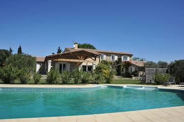 Cottage pour 2 personnes, avec jardin et piscine à Visan