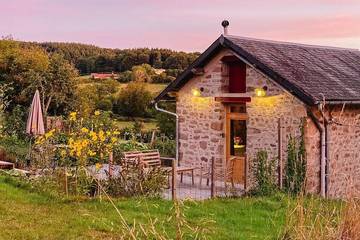 Gîte pour 2 personnes, avec jardin et terrasse à Saint-Léger-Vauban