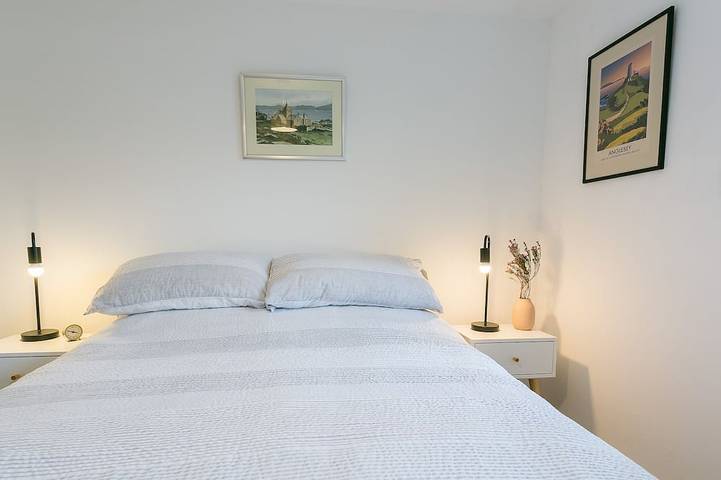 Custom Mews -  a near a pub that sleeps 4 guests  in 2 bedrooms in Beaumaris, Isle of Anglesey