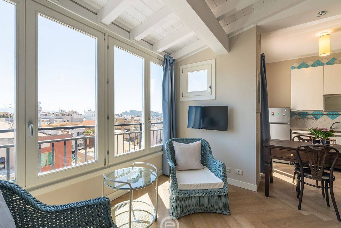 Ganze Wohnung, Ferienwohnung für 2 Personen mit Balkon/Terrasse in Bonaria, Cagliari