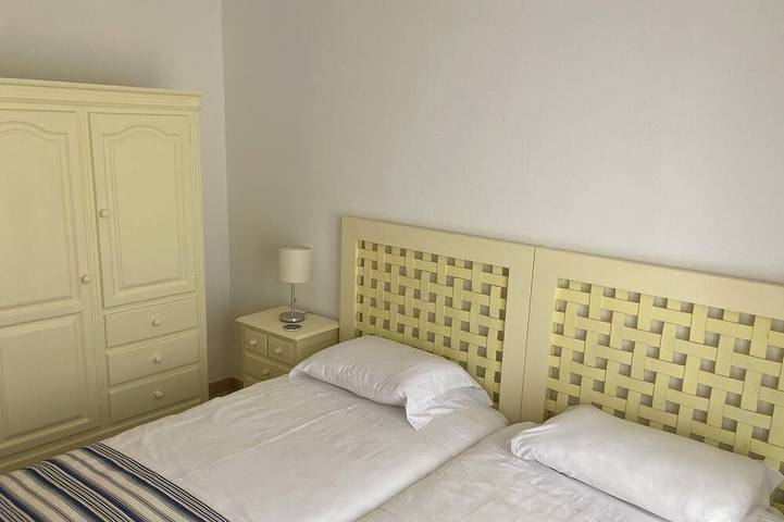 Luxuriöses 3-Bett-Anwesen, eines der wenigen mit freiem Zugang zum Pool und einzigartiger Dachterrasse in Budens, Faro Distrikt