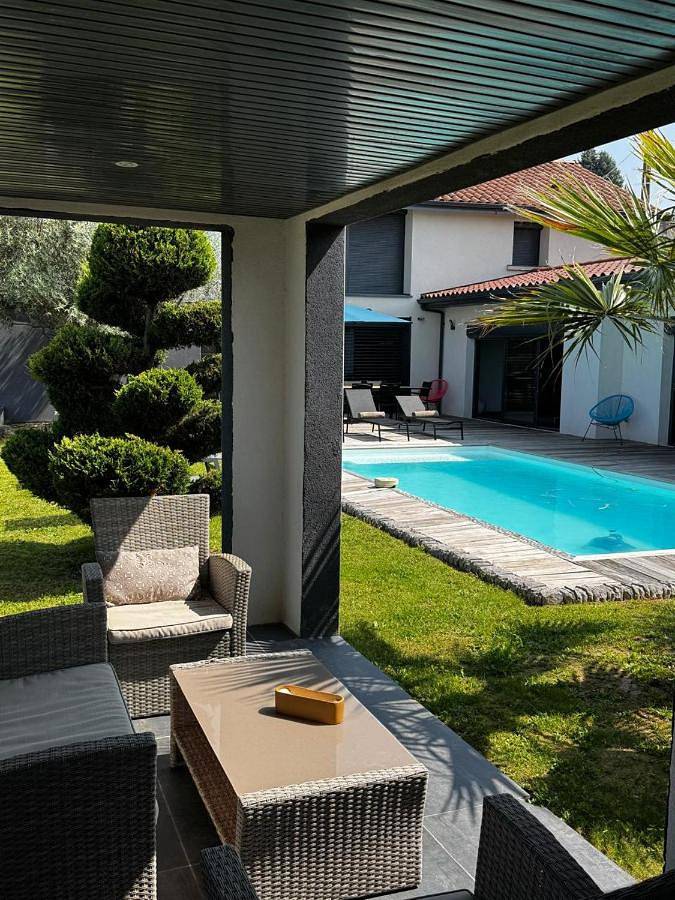 Villa with Private Pool in Les Côtes-d'Arey, Région de Vienne