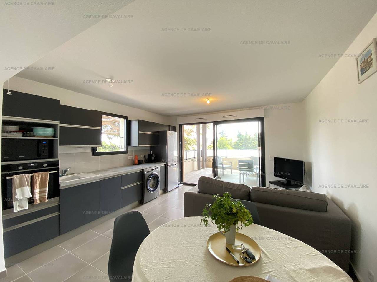 Ganze Wohnung, Schöne 3-Zimmer-Wohnung, klimatisiert, 2 Minuten vom Strand entfernt, mit großer Terrasse. in Cavalaire-sur-Mer, Parc national Port-Cros