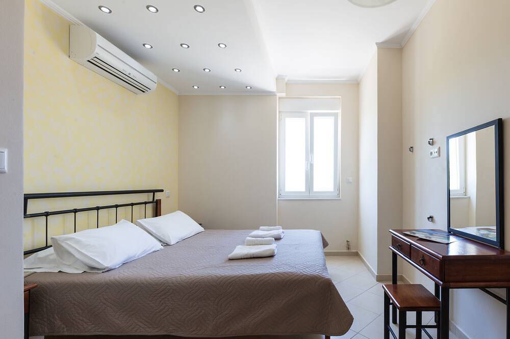 Appartement entier, Appartement front de mer à 20 mètres de la mer in Région de la Canée