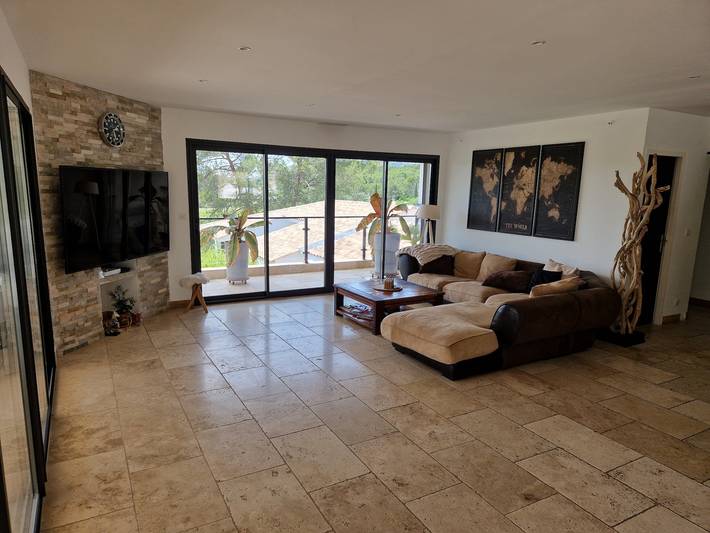 Entire apartment, Apartment 'Haut De Villa Magnifique' with Mountain View, Wi-Fi and Air Conditioning in Rousset, Aix-en-Provence region