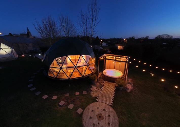 Tente pour 2 personnes, avec Terrasse et Jacuzzi ainsi que Jardin et Vue dans Département Nord
