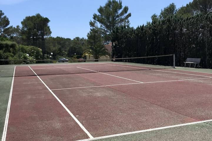 Gîte pour 4 personnes, avec jardin ainsi que terrasse et piscine dans Golf et Tennis Club de Valescure - 4