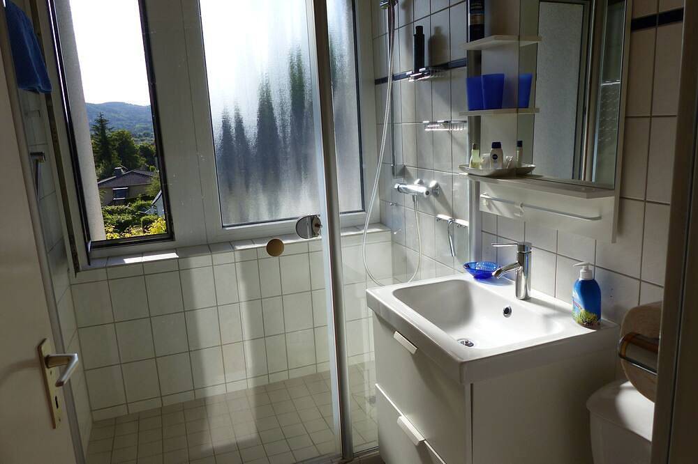 Ganze Wohnung, Apartment*** in Bad Harzburg, Frühstückscafé nebenan,Parkplatz,großerbalkon,Wlan in Bad Harzburg, Harzvorland