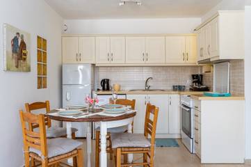 Vacation Rental for 5 Guests in Mykonos, Cyclades, Picture 3