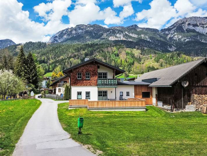 Ferienhaus für 8 Personen, mit Balkon und Terrasse sowie Garten in Haus
