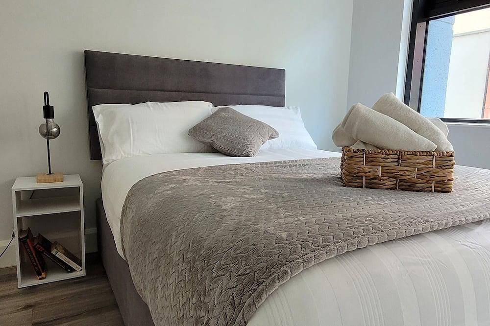Entire apartment, Modern two bedroom Apartment in Galway city centre in St Nicholas, Galway