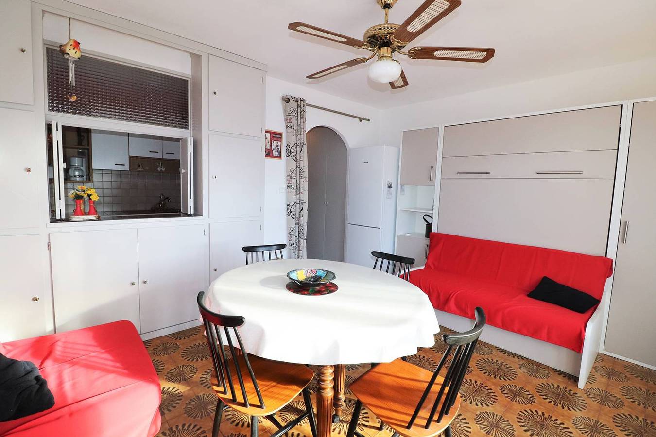 Studio entier, Grand studio 4 personnes 350m mer clim parking in Le Grau-du-Roi, Côte d'Améthyste