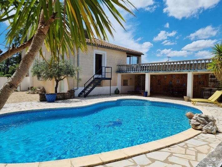 Villa pour 6 personnes, avec Balcon/Terrasse et Terrasse ainsi que Jardin et Piscine