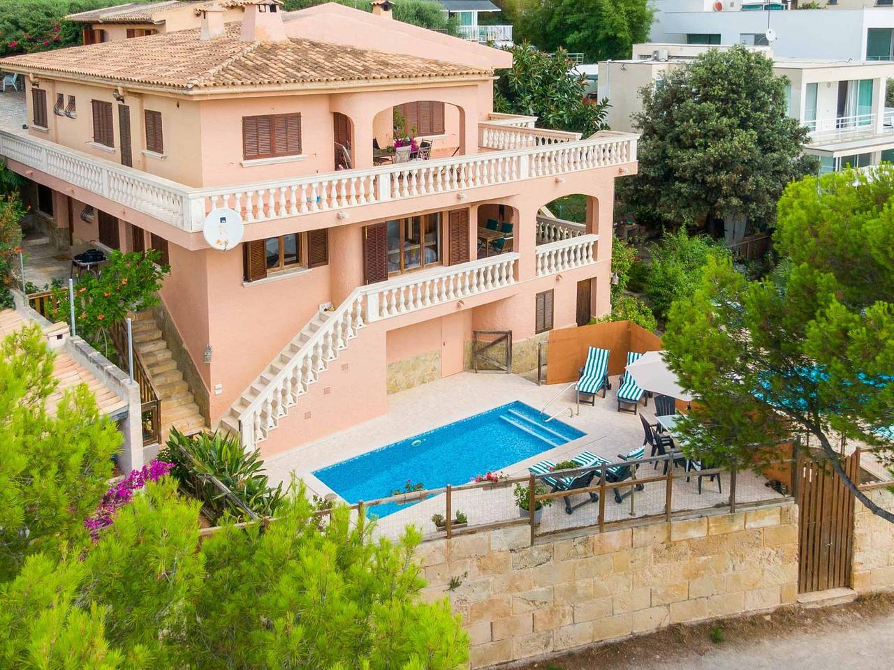 Entire holiday apartment, Apartment with private pool by the sea in Alcanada. in Alcanada, Alcúdia