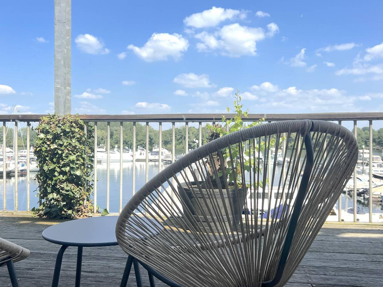 Geheel appartement, Luxe appartement met uitzicht op het water in Maasbommel, Betuwe
