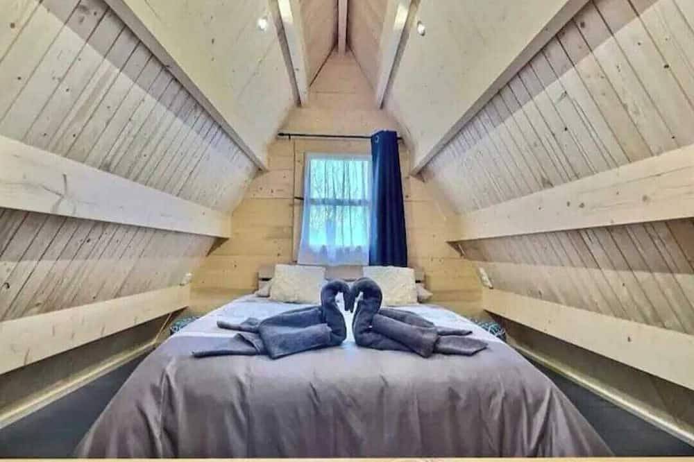 Chic, cozy 35m² tepee with swimming pool in Pontacq near Lourdes. in Pontacq, Béarn
