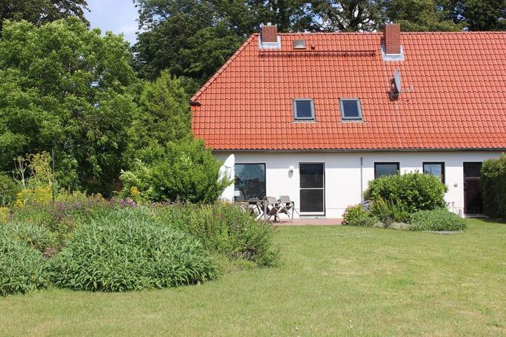 Ferienwohnung für 3 Personen, mit Terrasse und Garten sowie Ausblick