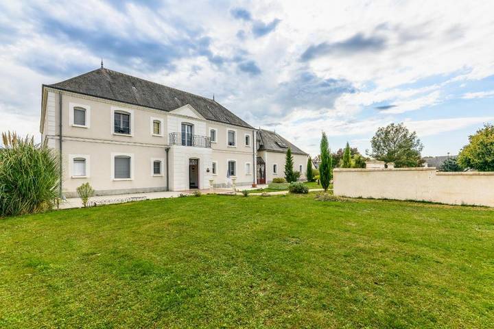 Location de vacances pour 15 personnes, avec balcon ainsi que piscine et jardin à Saint-Cyr-sur-Loire - 2