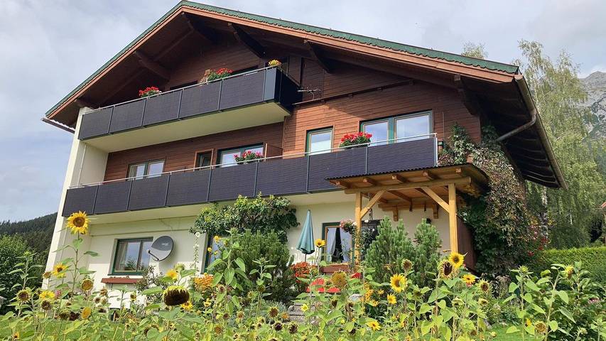 Ferienwohnung für 2 Personen, mit Ausblick und Garten sowie Balkon in Ramsau am Dachstein