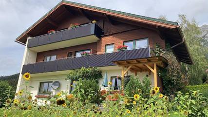 Ferienwohnung für 2 Personen, mit Ausblick und Garten sowie Balkon in Ramsau am Dachstein