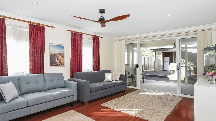 Holiday home for 8 people, with balcony in Mollymook