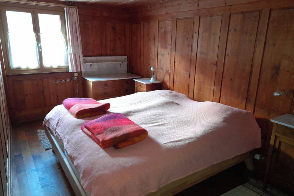 Ganze Wohnung, Ferienwohnungen Jörihus A&B, (Medels). in Rheinwald, Hinterrhein