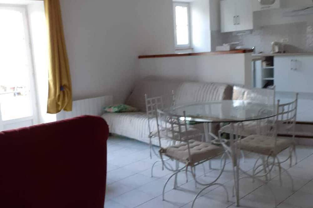 Entire apartment, Appartement Chez Annie in Grignan, Nyons region