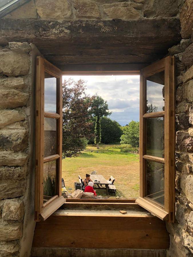 Location de vacances pour 3 personnes, avec balcon ainsi que jardin et piscine dans Saint-Malon-sur-Mel - 4