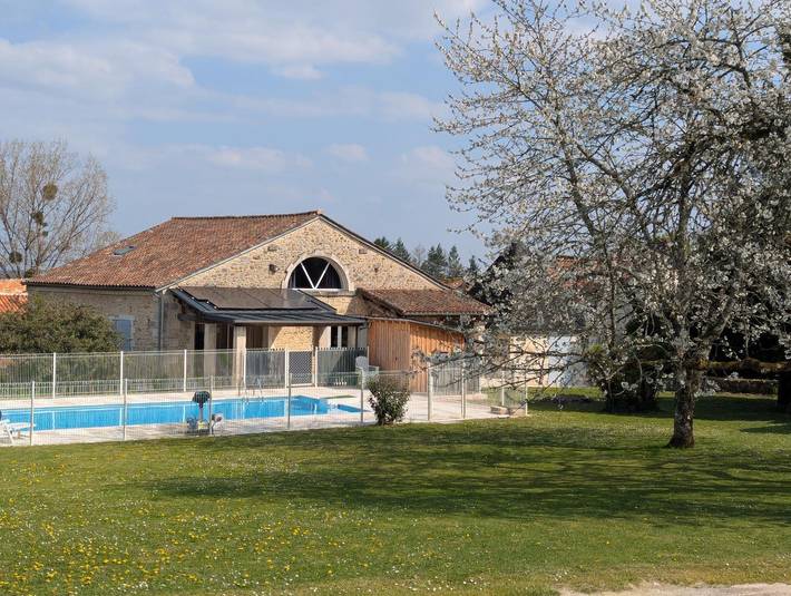 Gîte pour 6 personnes, avec Terrasse ainsi que Jardin et Piscine