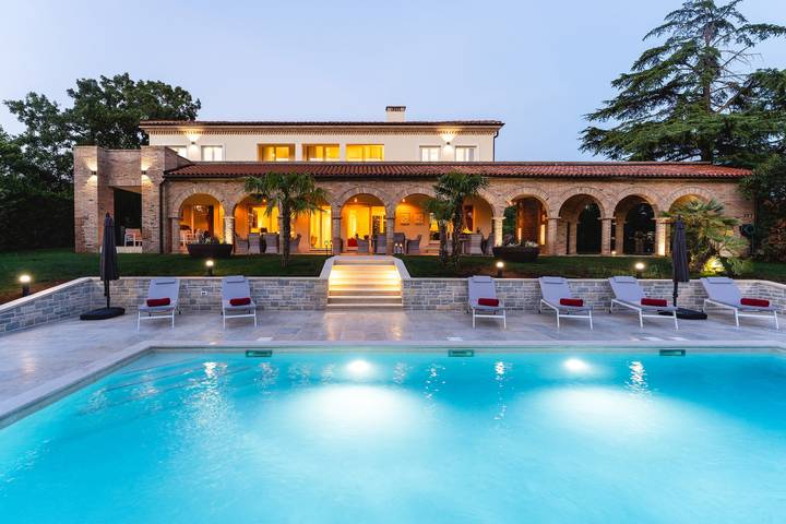 Villa pour 11 personnes, avec Vue sur l’océan et Piscine à Poreč