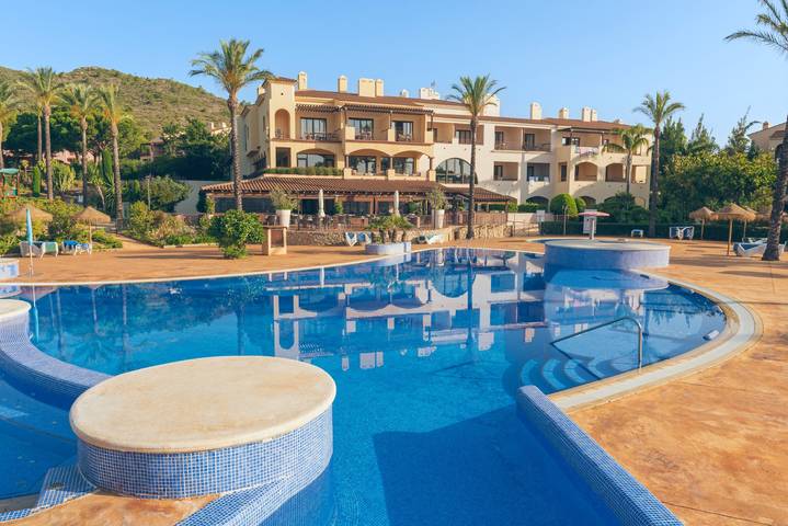 Gîte pour 5 personnes, avec Terrasse et Jardin ainsi que Bassin pour enfant et Piscine dans Bonmont Terres Noves