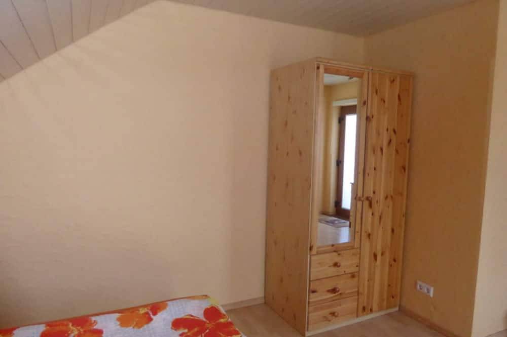Doppelzimmer Nr. 4, ca. 22m², Etagenbad - Bea´s Gästezimmer in Europa-Park, Herbolzheim