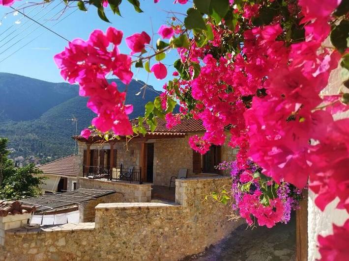 Location de vacances pour 4 personnes, avec Balcon et Terrasse ainsi que Jardin et Vue dans Leonidion