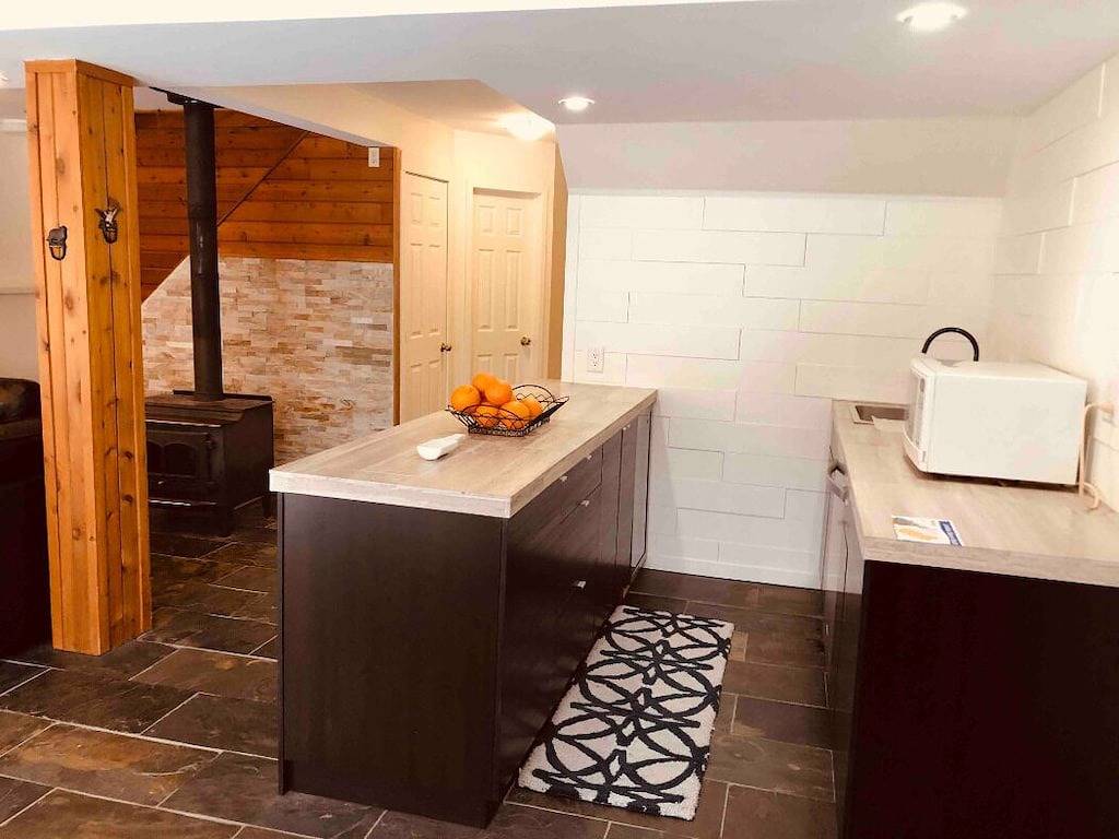 Häuschen im Wald in Huronsee (Kanada)