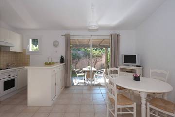 Villa pour 4 personnes, avec terrasse et piscine, animaux acceptés dans Santa Giulia