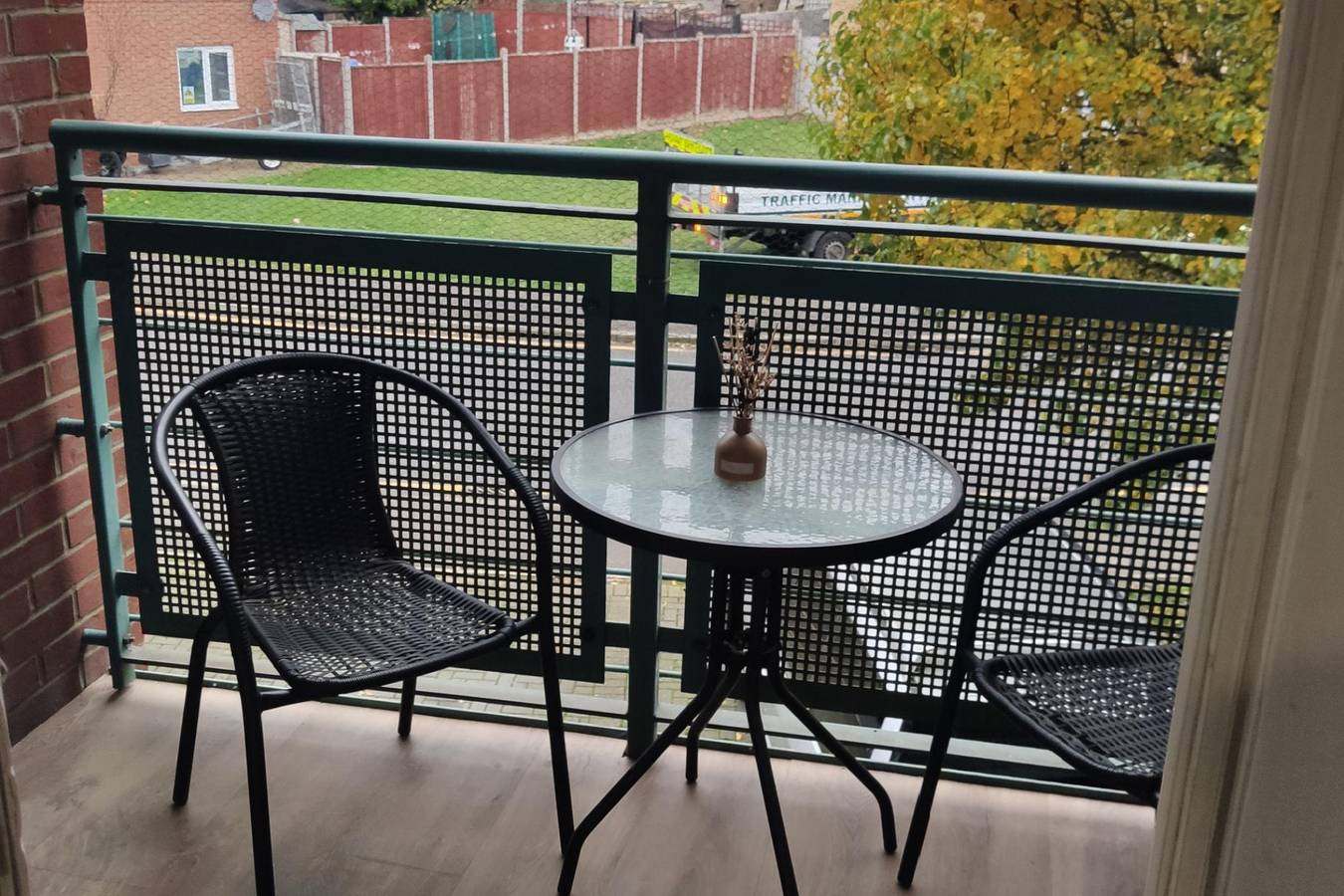 Entire vacation apartment, Apartment - Sleeps 4 - Balcony - Parking in Barking and Dagenham, London