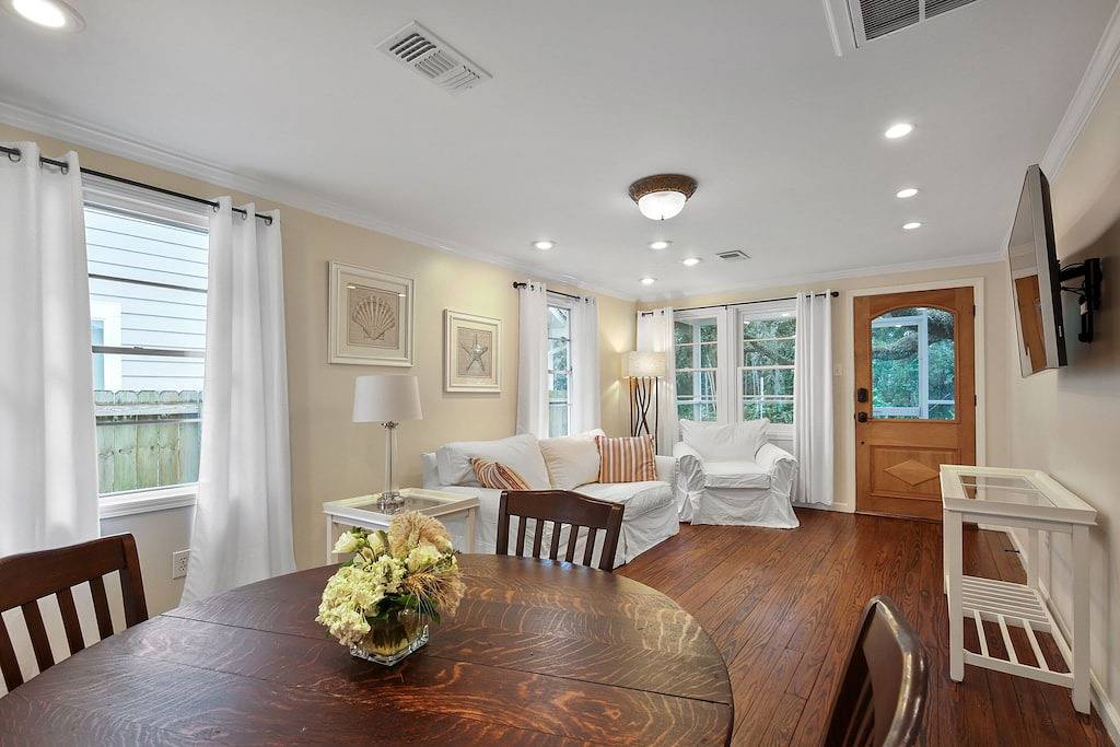 Cozy 2-bedroom cottage near Bay Saint Louis Harbor in Bay St. Louis, Mississippi Gulf Coast