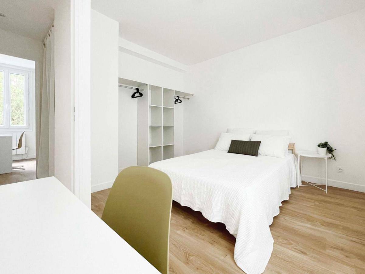 Appartement entier, Standard Apartment in Melun, Seine-et-Marne