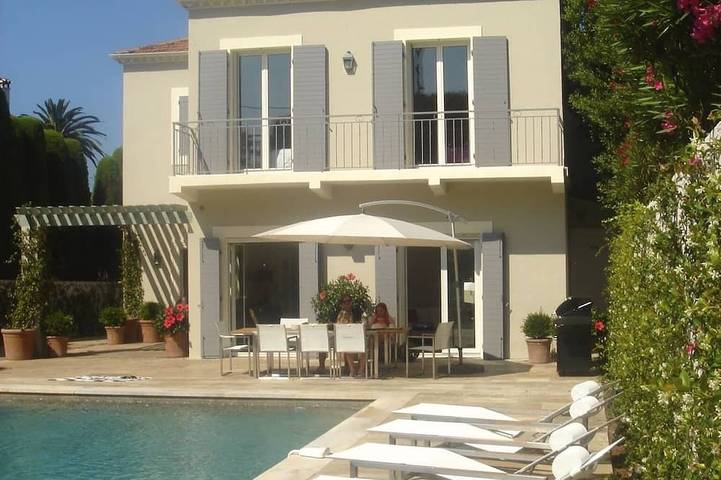 Vacation rental for 8 people, with Balcony and Yard in Antibes