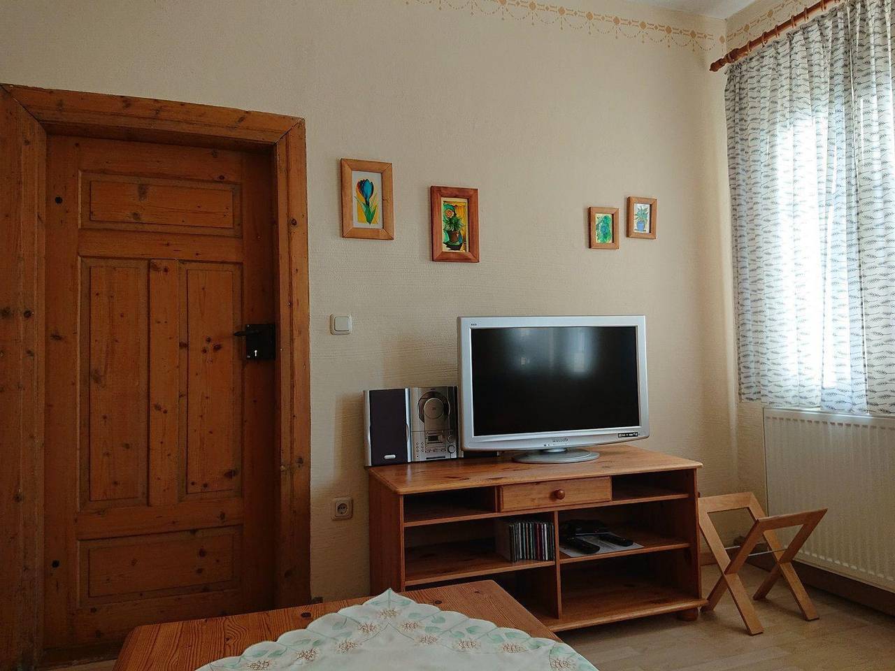 Ferienhaus mit Garten, Weinlaube und Aussenpool in Kössern, Grimma