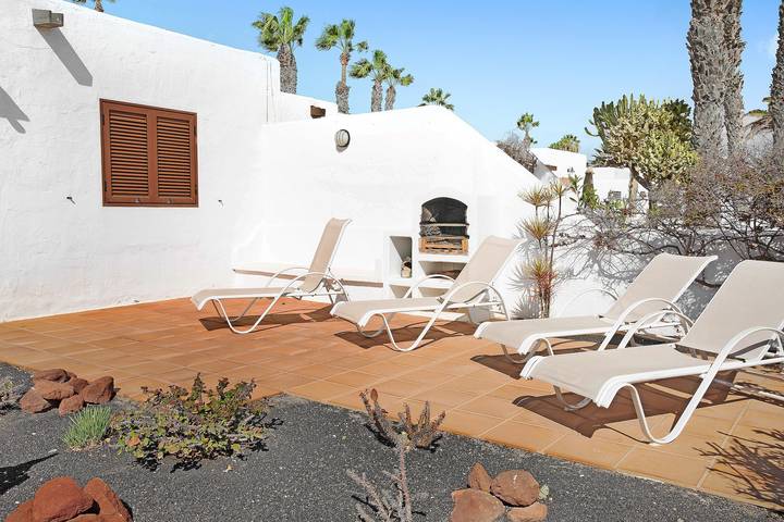 Ganze Wohnung, Ferienwohnung Puerto Chico R mit Meerblick, Pool, Terrasse & WLAN in Playa Blanca, Yaiza
