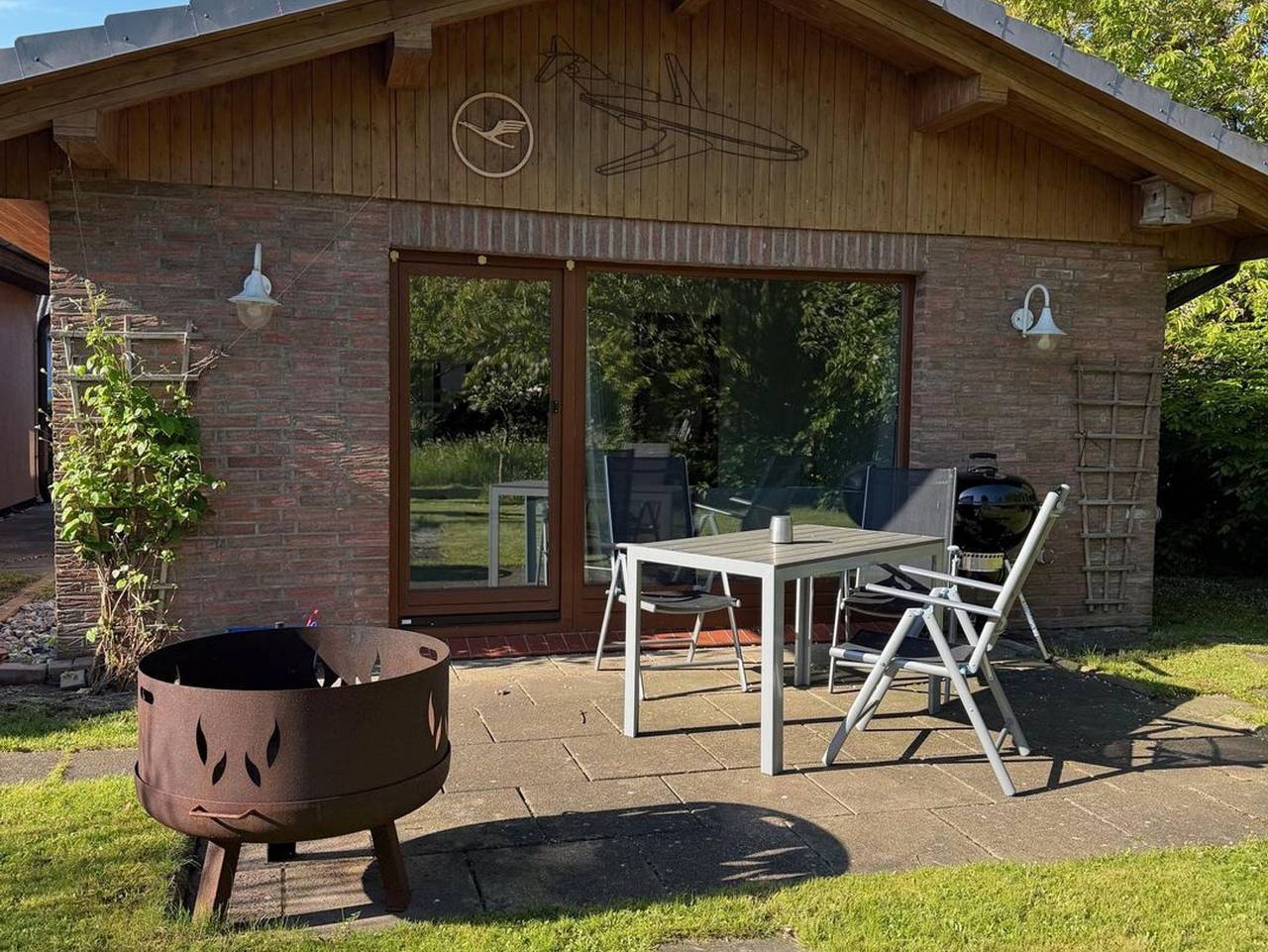 Bungalow im Garten - ruhig im Grünen mit Grill - Bungalow im Garten - Komfortables Ferienhaus mit Terrasse und Feuerschale in Wiek, Rügen