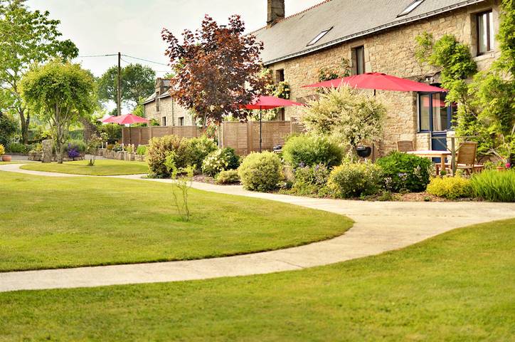 Gîte pour 8 personnes, avec piscine ainsi que terrasse et jardin à La Vraie-Croix