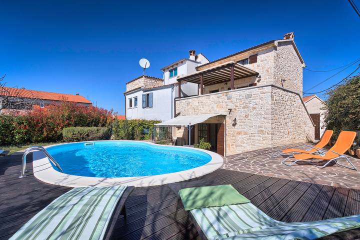 Ferienhaus für 5 Personen, mit Balkon und Terrasse sowie Garten und Pool in Rovinjsko Selo