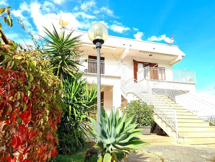 Casa vacanza per 6 persone, con panorama e giardino, adatto a famiglie con bambini - 1